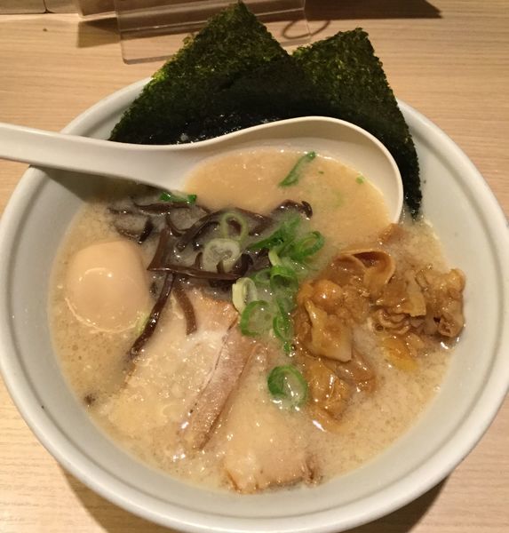 「特製白ラーメン　990円」@TOKYO 豚骨 BASE MADE by 博多一風堂 ecute品川サウス店の写真