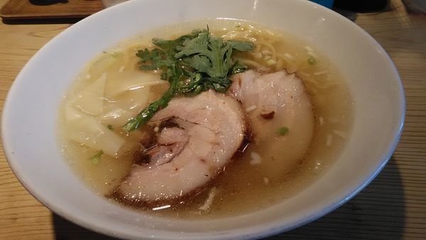 「本丸塩ラーメン」@横濱元町 本丸亭 横浜店の写真