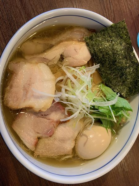 「特製白醤油ラーメン大盛」@麺処 びぎ屋 浜松店の写真