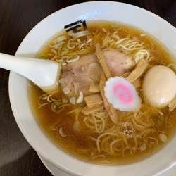 らー麺 790円、中盛100円、味玉券
