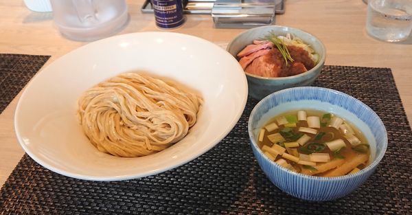「鶏としじみの塩つけ麺＋ローストポーク丼」@宍道湖しじみ中華蕎麦 琥珀 東京本店の写真