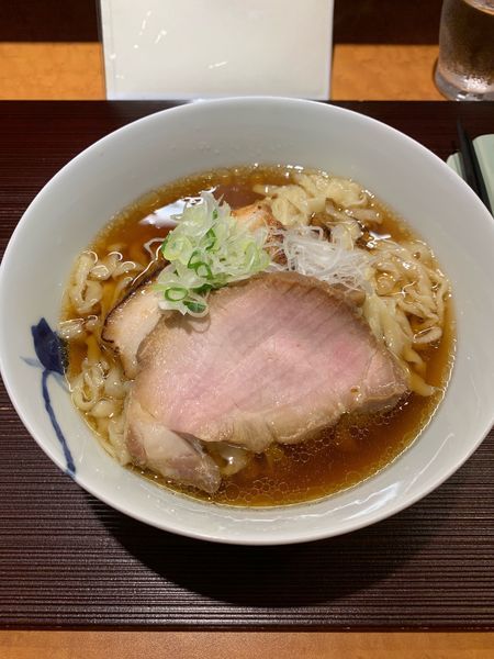 「醤油らーめん中太ちぢれ麺」@麺 みつヰの写真