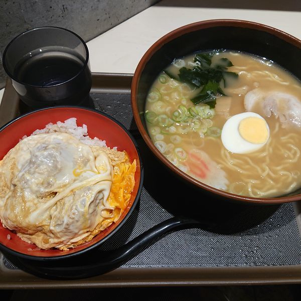 「煮干しそば450円、ミニかつ丼360円」@名代 富士そば 市ヶ谷五番町店の写真