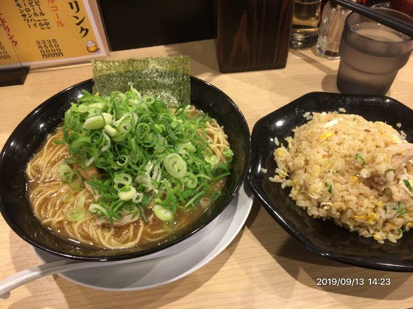「特農中華そば大盛（青ネギ無料追加）＋小チャーハン」@特濃中華そば龍桜の写真