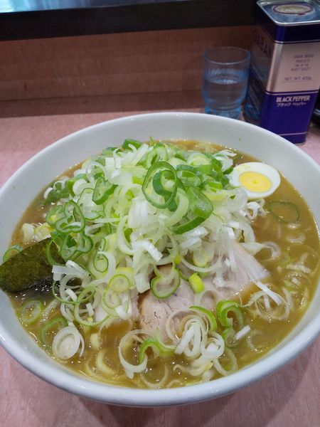 「野菜ラーメン830円ネギ80円(麺カタメ)」@所沢大勝軒の写真