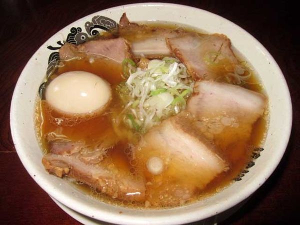 「淡麗醤油チャーシュー　1,050円＋半熟味玉　130円」@食堂 はせ川の写真