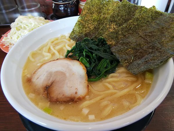 「塩ラーメン　（大盛り）　※キャベツバー：無料」@らーめん わらい屋の写真