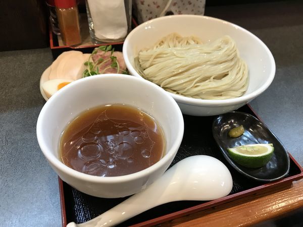 「淡麗冷ニボつけ麺【細麺ver】」@らぁ麺 幸跳の写真