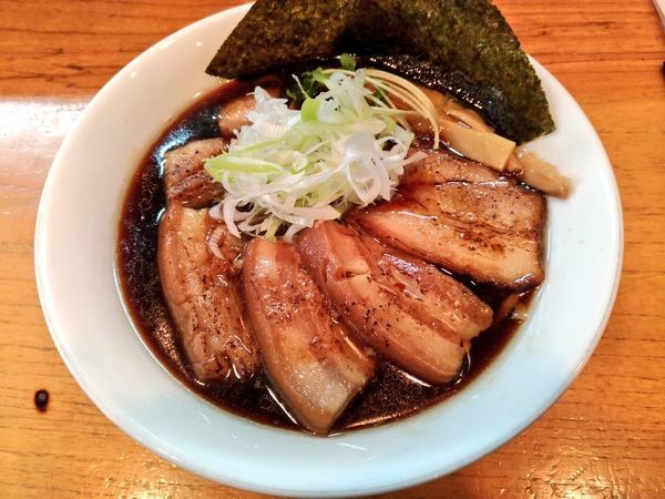 「きまぐれ限定 炙り肉そば BLACK」@麺屋 シロサキの写真