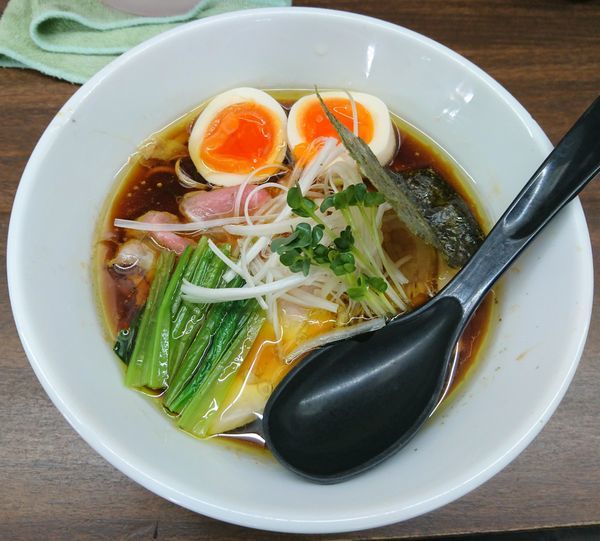 「醤油らーめん＋味玉」@麺屋みつば＋クローバーの写真