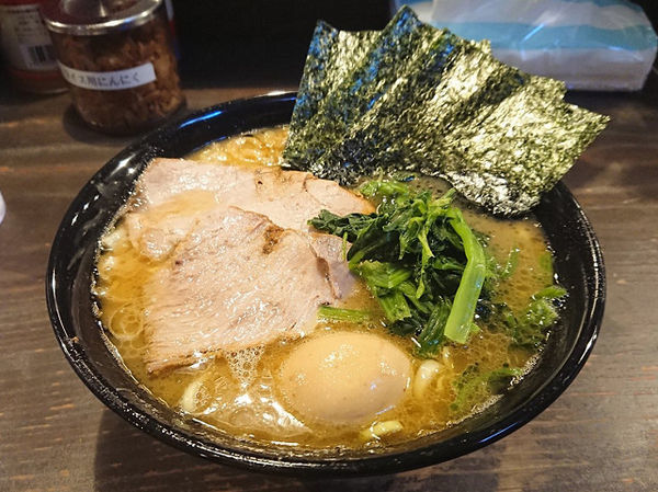 「中盛ラーメン、味玉」@家系ラーメン クックらの写真
