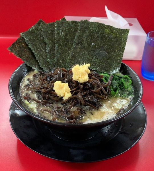 「塩チャーシュー３枚 キクラゲ 海苔」@家系ラーメン 王道 いしいの写真