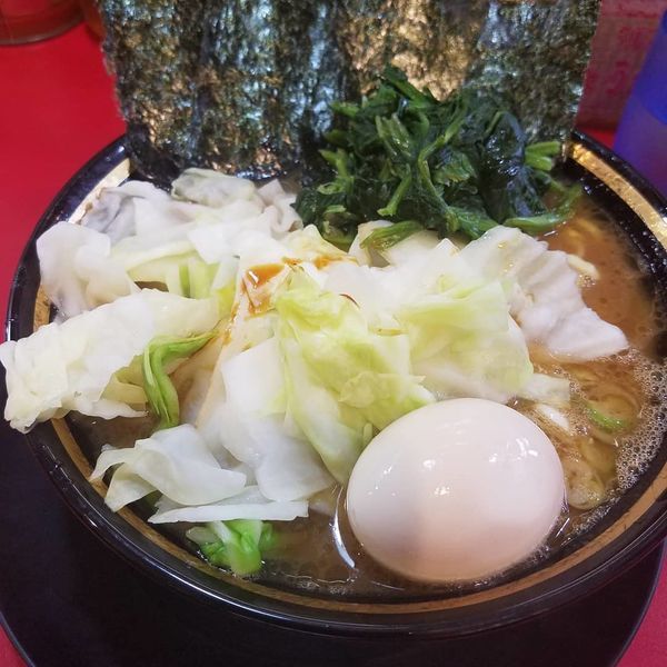 「ラーメン(麺固め)¥680+味玉¥70+キャベツ¥100」@家系ラーメン とらきち家の写真