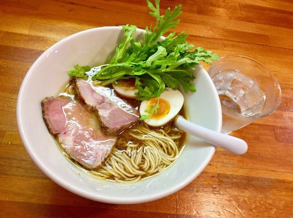 「地鶏醤油 with煮玉子」@極汁美麺 umamiの写真