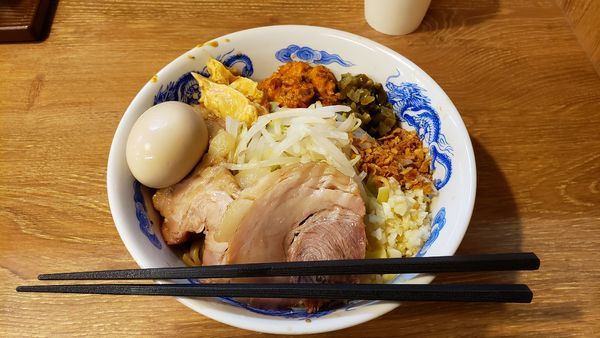 「TACOまぜそば+豚たま(全増し)」@ジャンクガレッジ 川越小堤店の写真