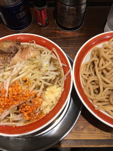 「特製つけ麺（ニンニク、からあげ）」@麺でる 相模原店の写真