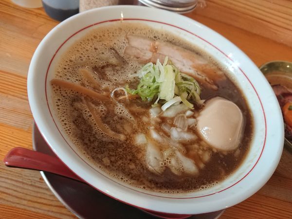 「期間限定　さんま節の中華そば 700円＋煮玉子 100円」@ラァメン ぼーんずの写真