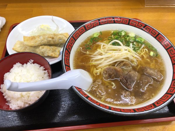 「揚げ餃子セット(スジラーメン) + 牛モツの煮込み」@ラーメン いのよしの写真