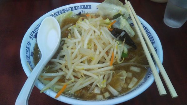 「醤油らーめん+野菜」@ラーメン マキタの写真