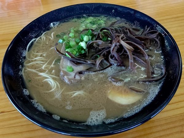 「豚骨ラーメン(並盛・130g)750円」@豚骨ラーメン 新井商店の写真