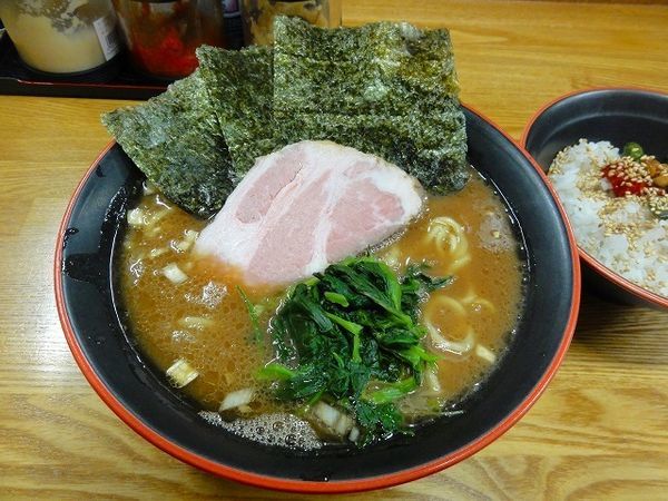 「ラーメン700円　麺硬め　ライス50円」@麺家 紫極の写真