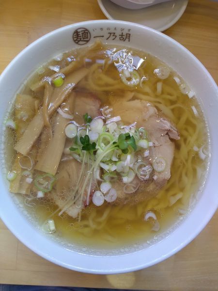 「らーめん620円 吊し焼き1枚100円」@一乃胡の写真