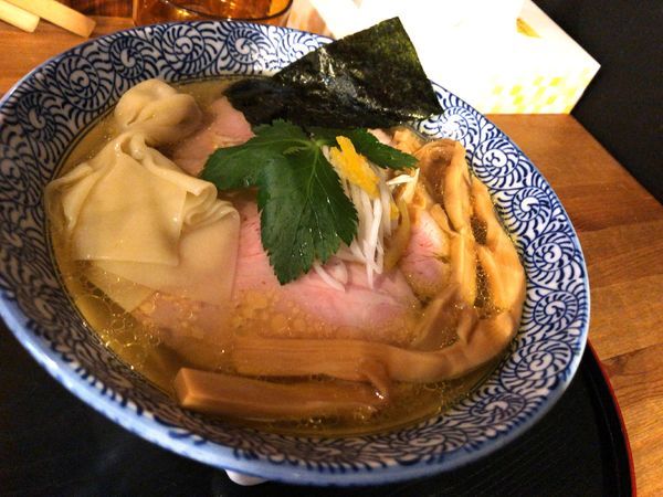 「鶏塩らぁ麺+もっちりワンタン」@長野らぁ麺 さくら木の写真