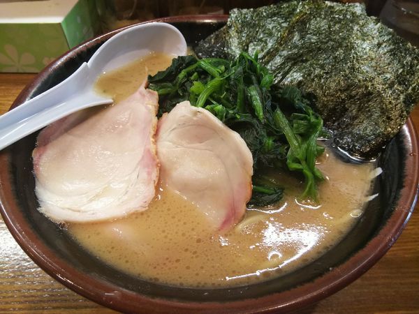 「豚骨醤油らあめん　〈中〉　＋ほうれん草：サービス券」@豚骨らあめん専門店 とんこつ家ZUNの写真
