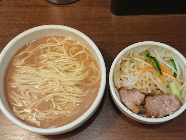 「らーめん＋プレーン」@麺処 一笑の写真