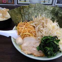 ネギラーメン(醤油)＋野菜盛り＋海苔増し(まくり券サービス)