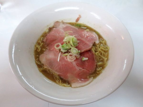 「煮干しラーメン（白） ６００円」@煮干ラーメンとローストビーフとステーキ パリ橋の写真