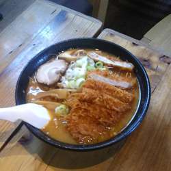 スタミナ味噌ラーメン(チャーシュー乗っけ)