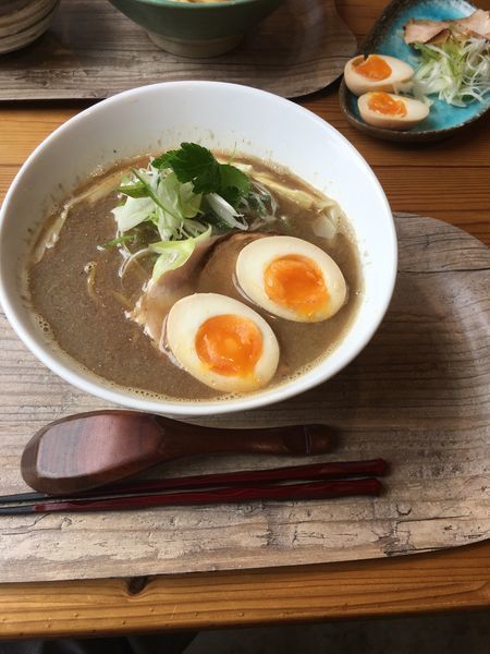 「煮卵煮干しラーメン」@shin.煮干専門 月寒店の写真
