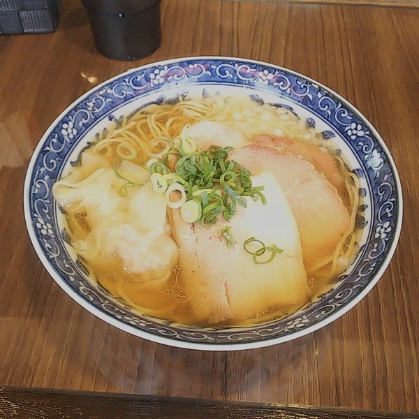 「煮干わんたん麺＋ハマチ丼」@寿製麺よしかわ 保谷店の写真