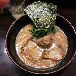 豚骨和出汁醤油ラーメン
