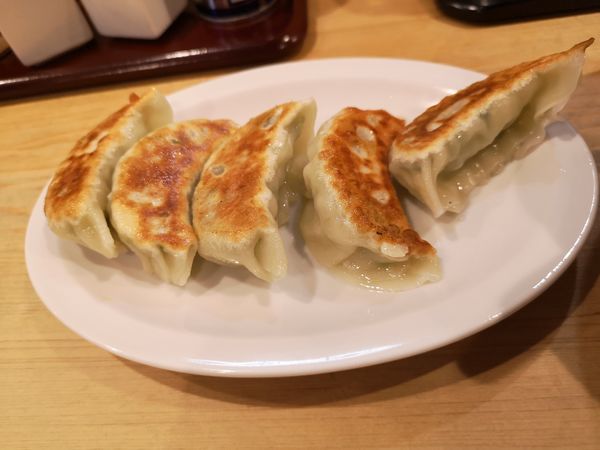 「餃子（5個）」@利尻昆布ラーメン くろおびの写真