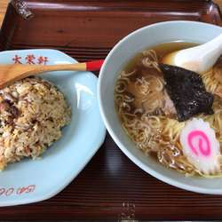 ラーメン半チャーハンセット
