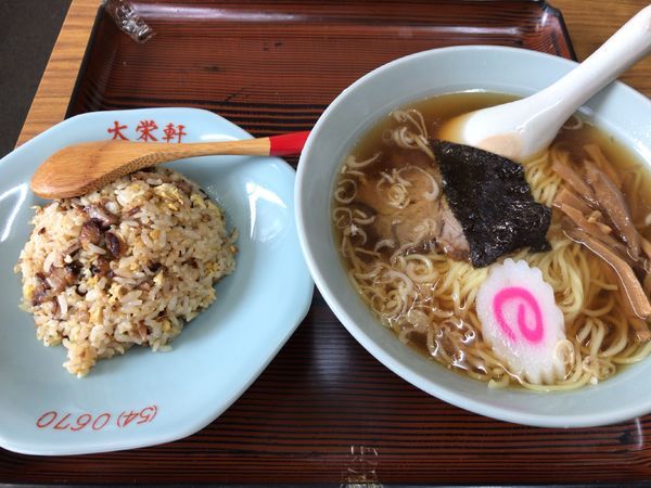 「ラーメン半チャーハンセット」@大栄軒の写真