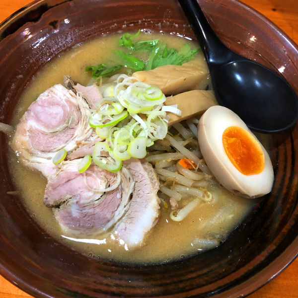 「味噌らぁめん（塩の麺で）」@爆じゅう餃子 餃点の写真