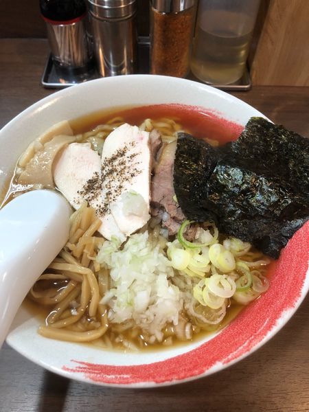 「中華そば大盛り、限定シゲちゃんラーメンパート7極太捻れ歪み麺」@煮干し中華そば 山形屋の写真