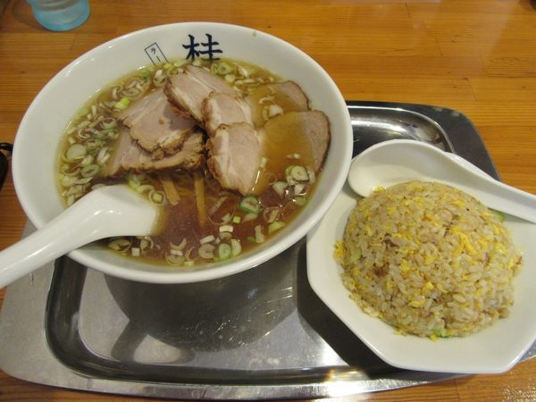 「チャーシューメン小（９５０円）＋半チャーハン３５０円」@煮干しだし醤油ラーメン 桂の写真