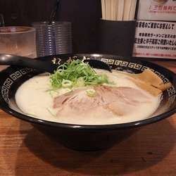 博多豚骨ラーメン
