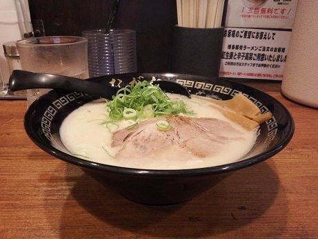 「博多豚骨ラーメン」@ながたの写真
