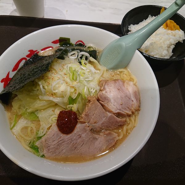 「キャベツラーメン850円、半ライス100円」@さつまっこ マチノマ大森店の写真