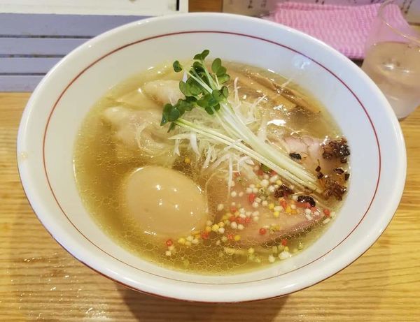 「海老ワンタン煮玉子 塩そば¥1100」@地球の中華そばの写真