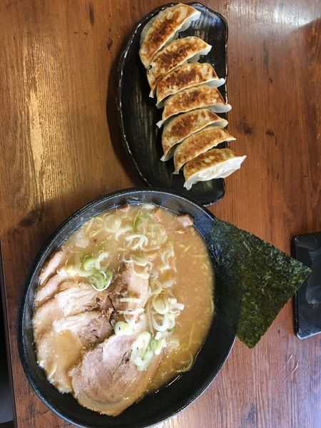 「チャーシュー麺、餃子7個」@らーめん五衛門 浦安店の写真