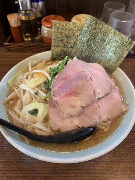 「831醤油ラーメン+トッピングチャーシュー」@831家 和田店の写真