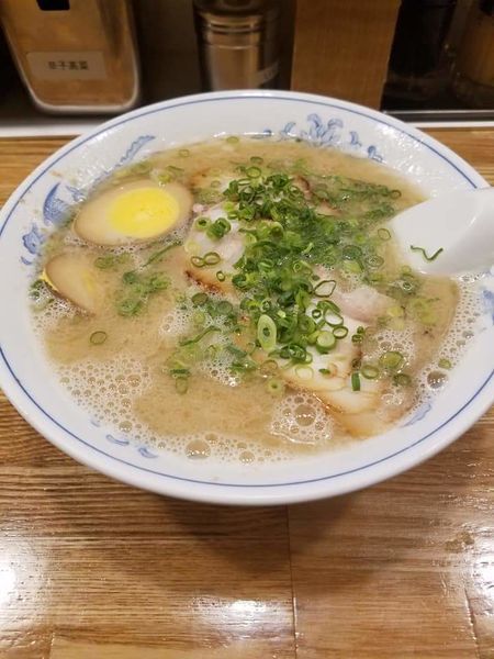 「玉子ラーメン(普通)¥790+替玉無料(バリカタ)」@博多ラーメン でぶちゃん 高田馬場本店の写真