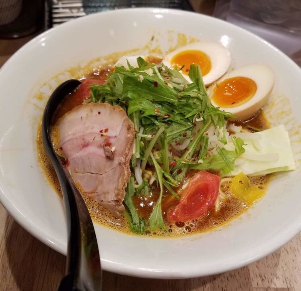 「味玉スパイストンコツソバ¥950」@ソラノイロ トンコツ&キノコの写真