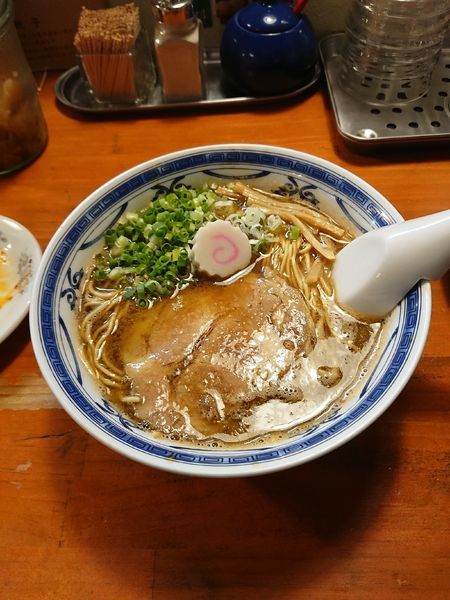 「豚骨アジ節 醤油  @700円」@ラーメン・餃子 ハナウタの写真